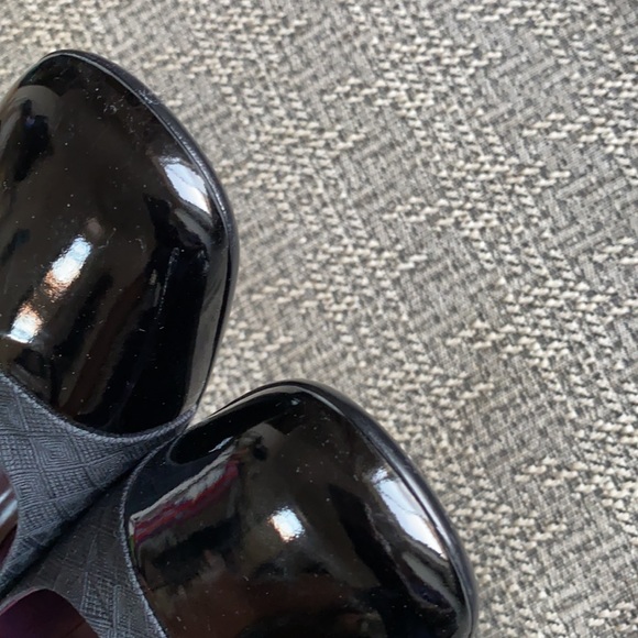 Bruno Magli Block Heel Flat 9.5 - Picture 4 of 8